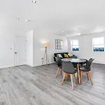 Cosy 3Br Urban Oasis In London