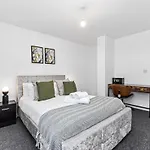 Cosy 3Br Urban Oasis In London